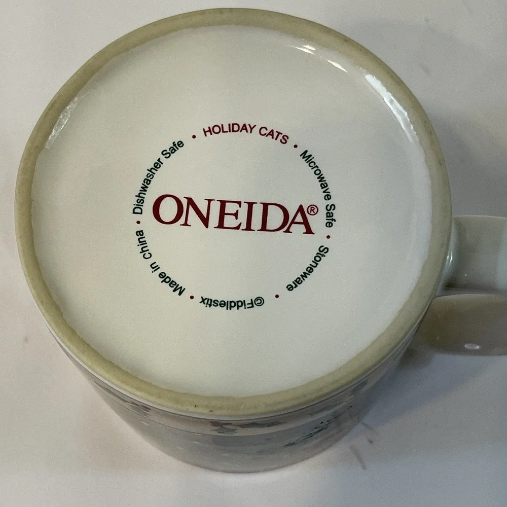 Oneida Holiday Cats Coffee Cup Mug Christmas Fiddlestix Green Sweater Holly Snow
